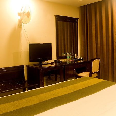 Heaven Blu Hotel & Resort Amritsar Exteriör bild